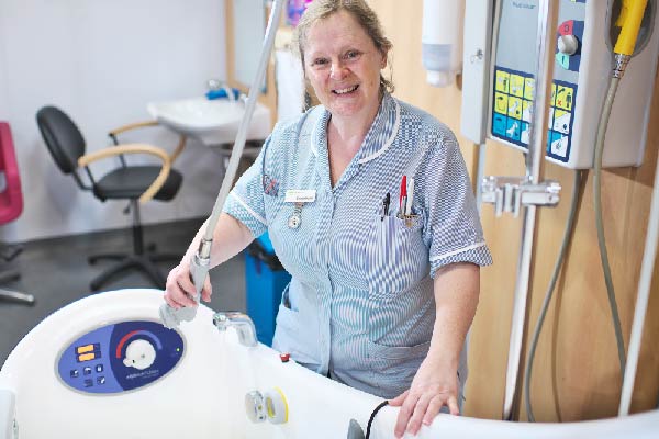 Hospice nurse at the bath